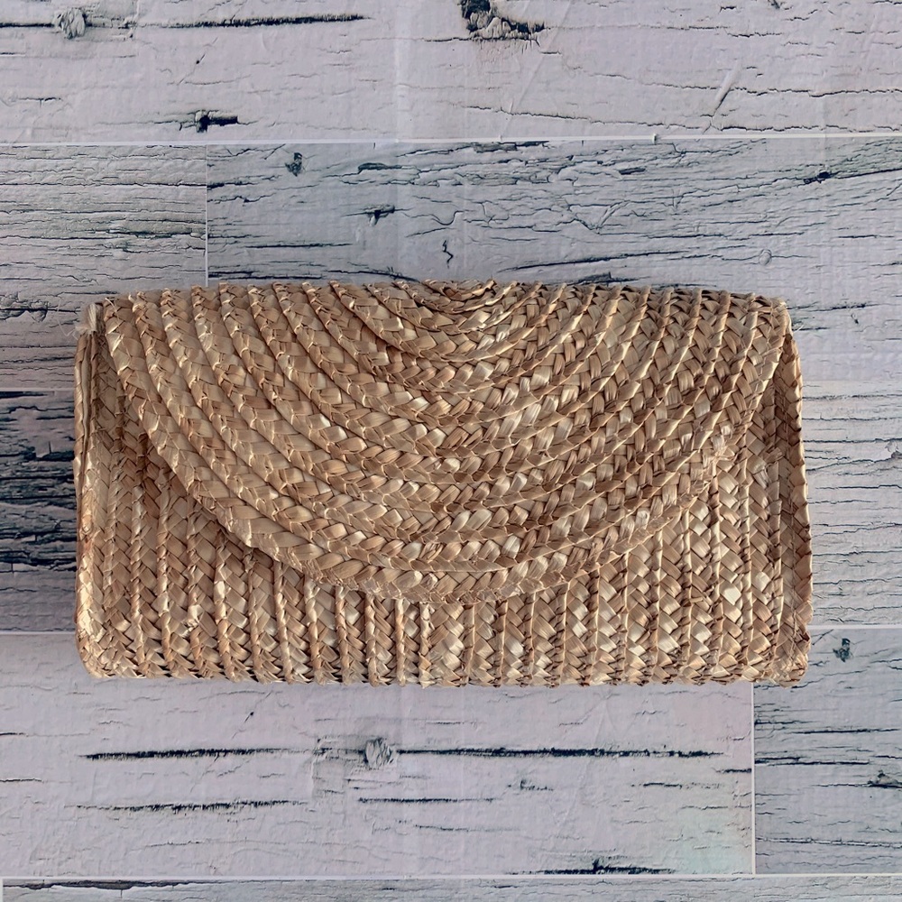 Vintage woven straw clutch